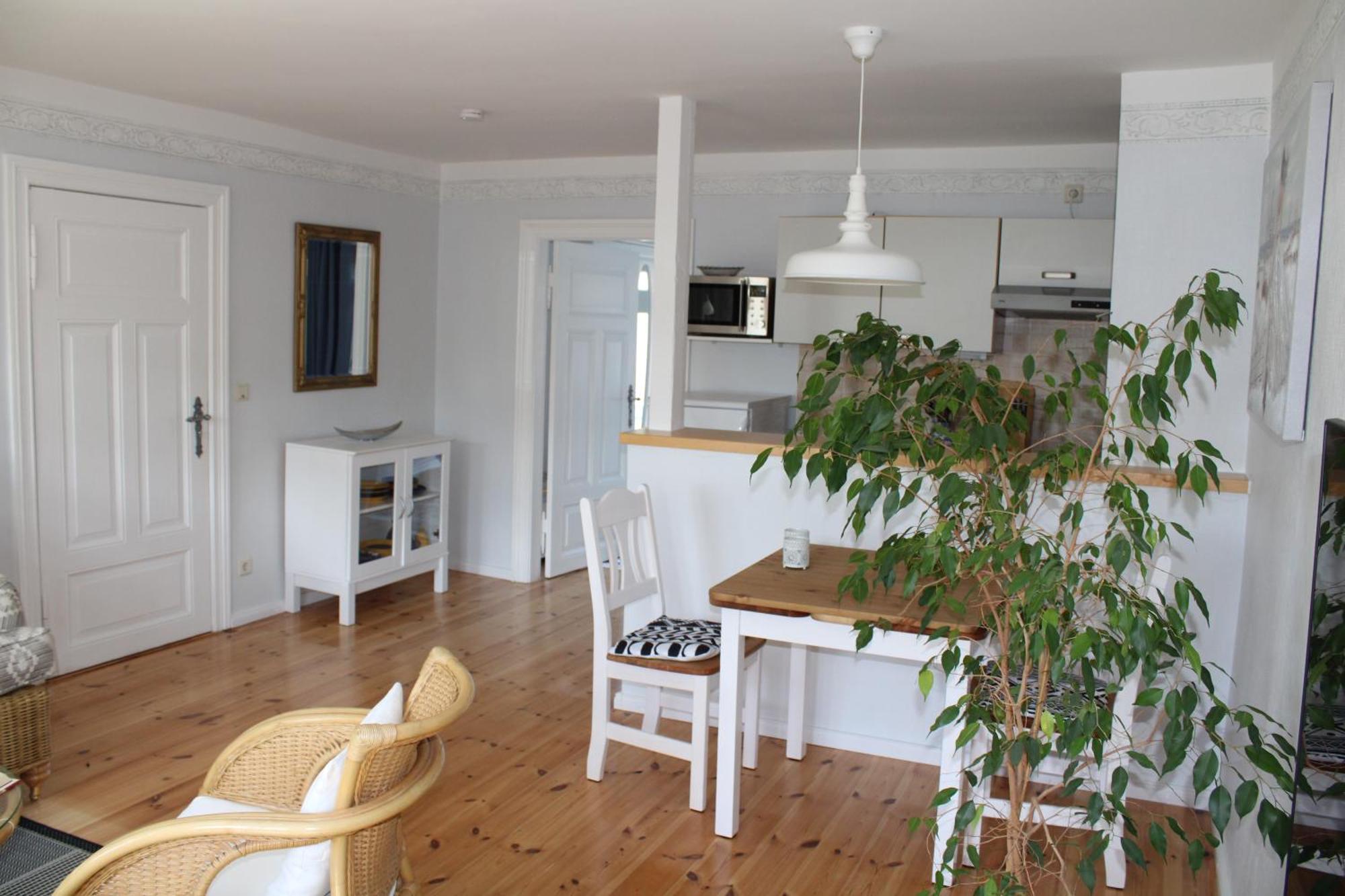 Haus Rosengarten Apartment Middelhagen